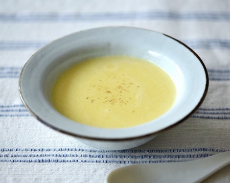 ジャガイモのポタージュは栄養満点のスープです。