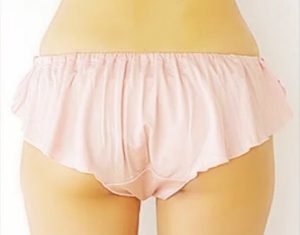 女性用のシルク製のフラップパンツです