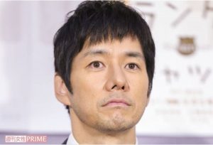 俳優の西島秀俊さんのナチュラル眉毛を紹介しています